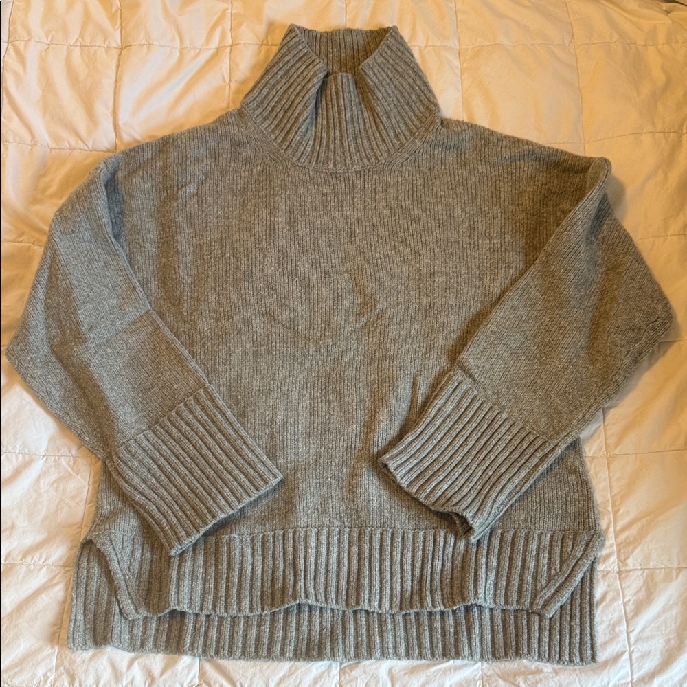 Abercrombie & Fitch Heather Gray Turtleneck Sweater